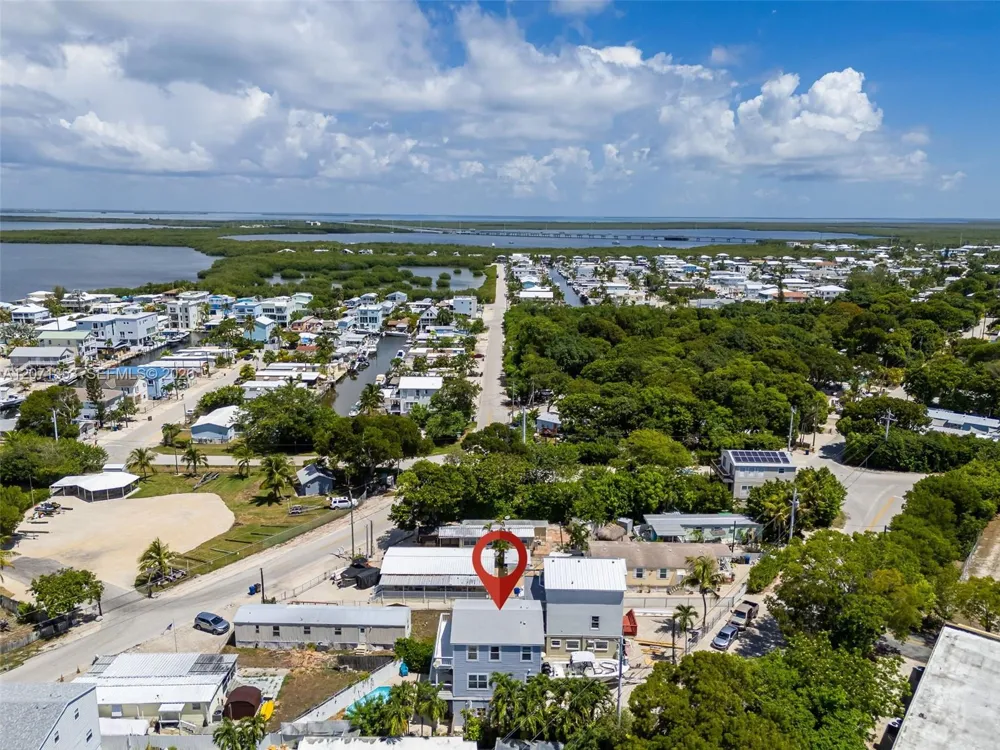 21 Mockingbird Rd Key Largo, FL 33037