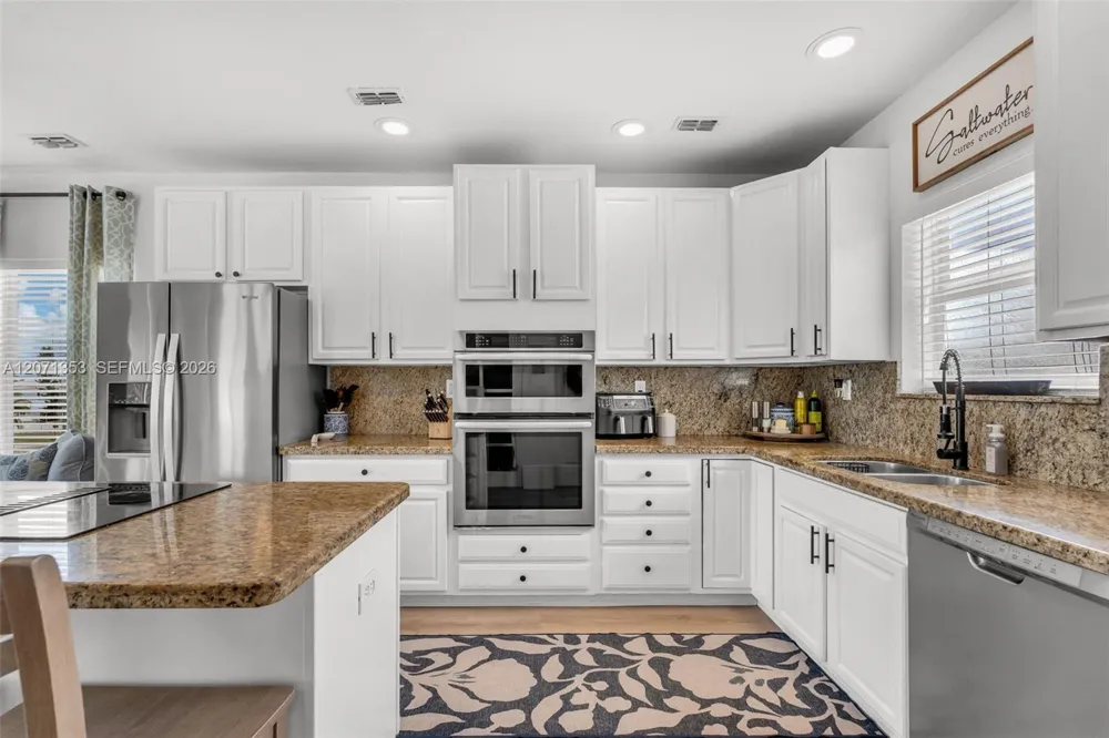 21 Mockingbird Rd Key Largo, FL 33037