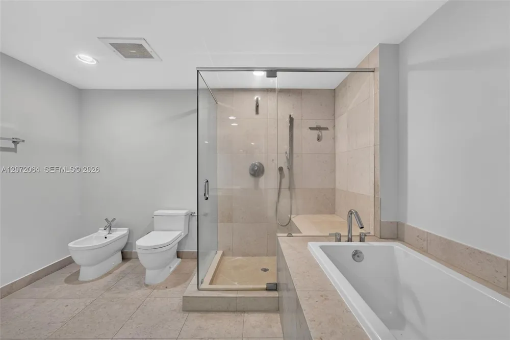 465 Brickell Ave #419 Miami, FL 33131