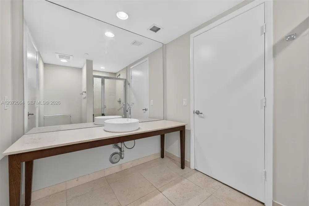 465 Brickell Ave #419 Miami, FL 33131