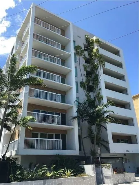 2740 SW 28th Ter #206