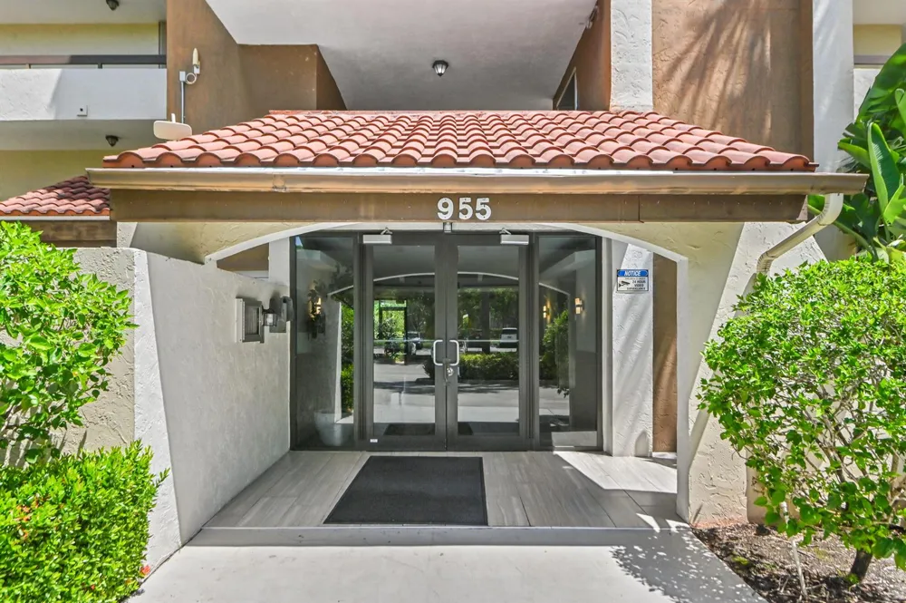 955 Egret Circle #408 Delray Beach, FL 33444