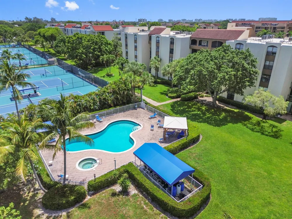 955 Egret Circle #408 Delray Beach, FL 33444
