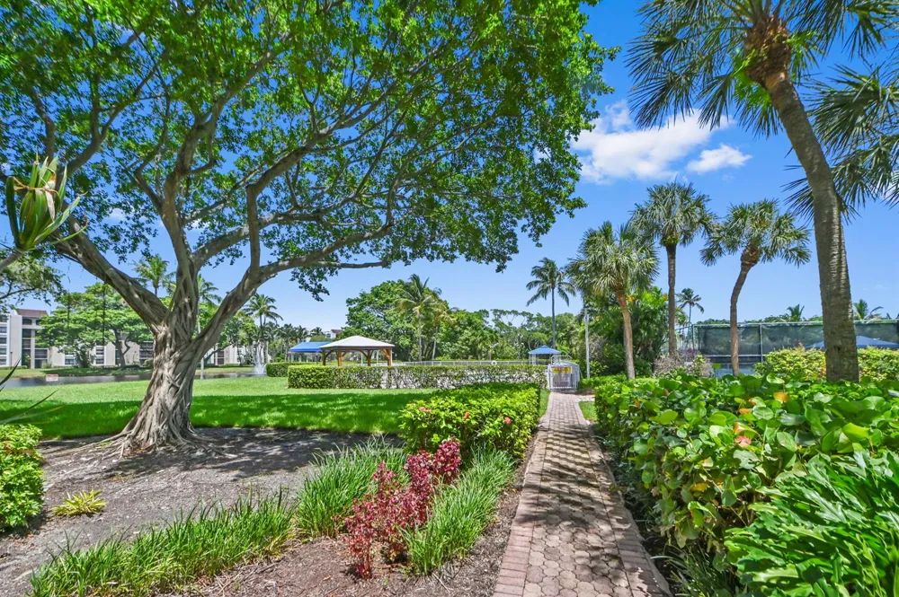 955 Egret Circle #408 Delray Beach, FL 33444