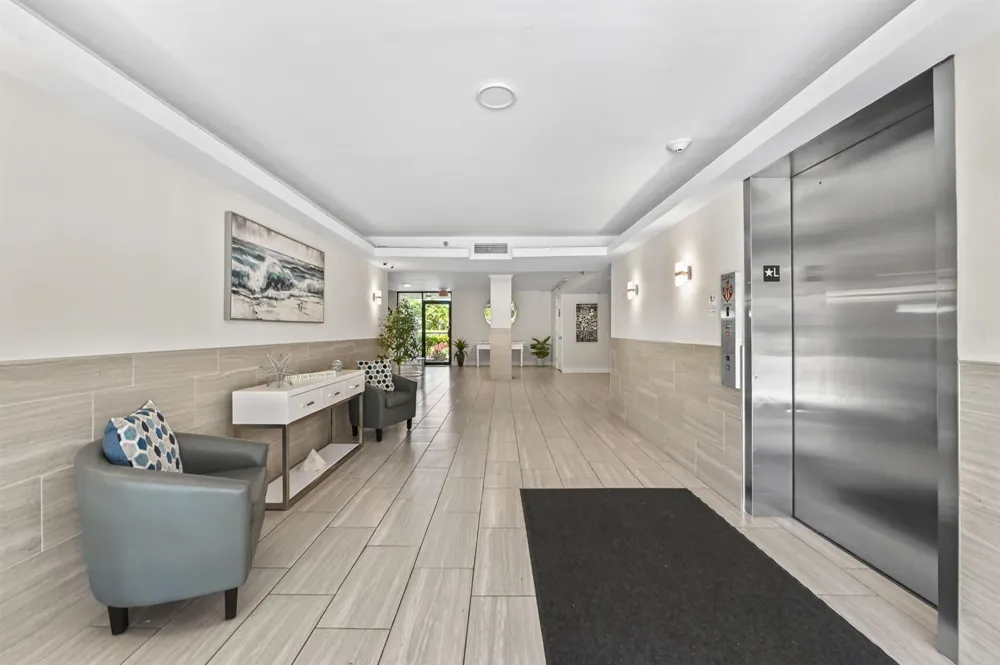 955 Egret Circle #408 Delray Beach, FL 33444