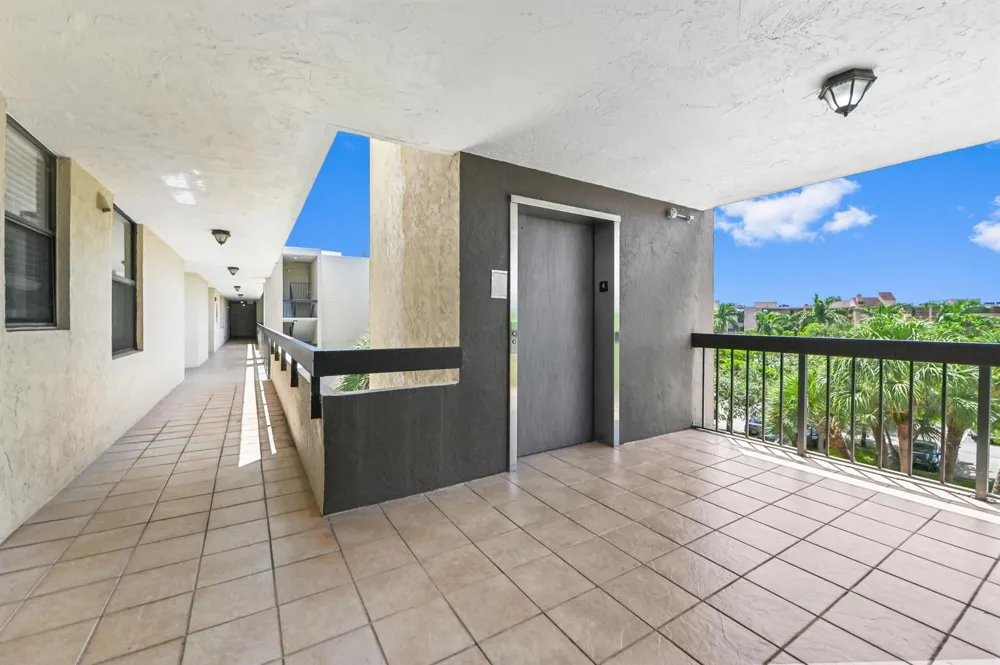 955 Egret Circle #408 Delray Beach, FL 33444
