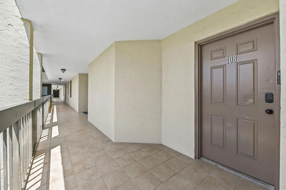 955 Egret Circle #408 Delray Beach, FL 33444