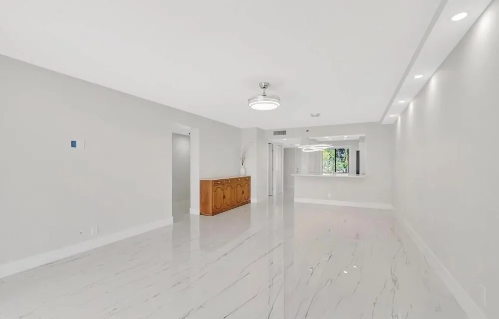 7240 Huntington Lane #202 Delray Beach, FL 33446
