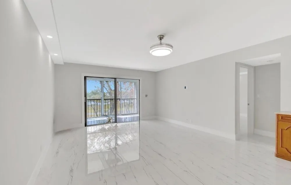 7240 Huntington Lane #202 Delray Beach, FL 33446