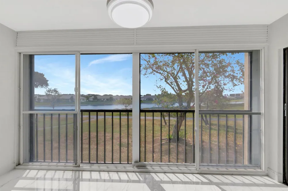 7240 Huntington Lane #202 Delray Beach, FL 33446