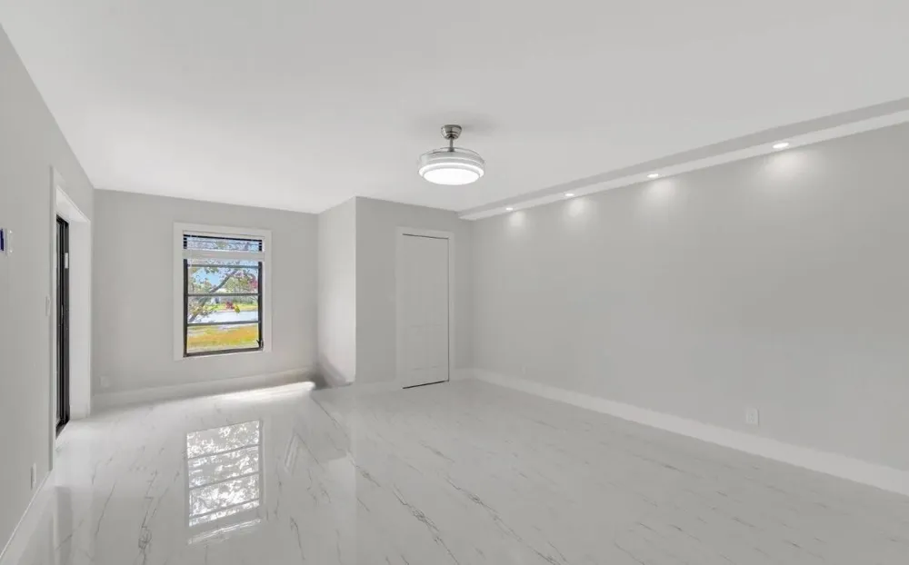 7240 Huntington Lane #202 Delray Beach, FL 33446