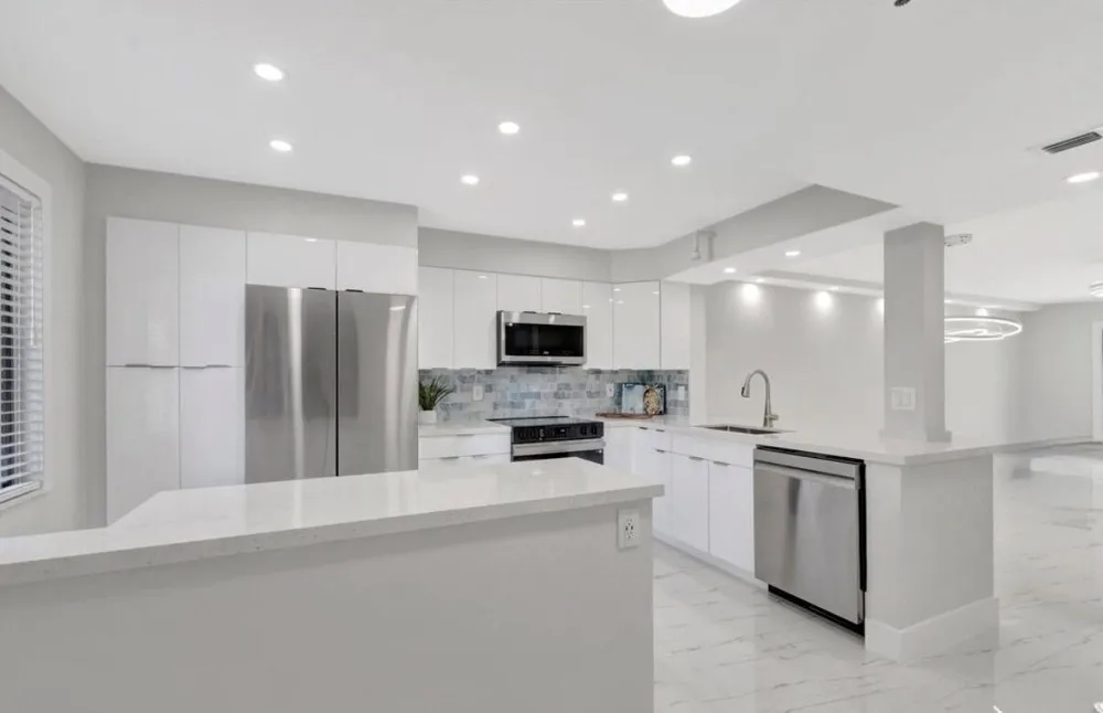 7240 Huntington Lane #202 Delray Beach, FL 33446