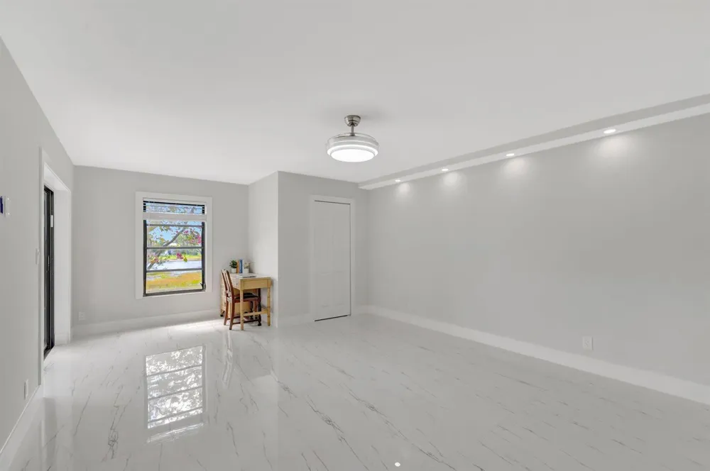 7240 Huntington Lane #202 Delray Beach, FL 33446