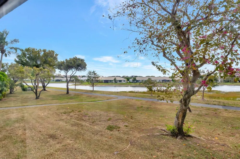7240 Huntington Lane #202 Delray Beach, FL 33446