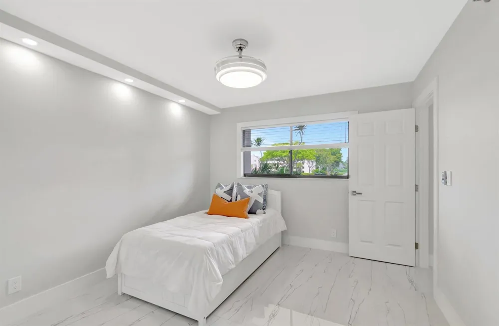 7240 Huntington Lane #202 Delray Beach, FL 33446