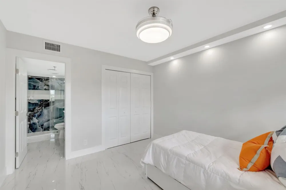 7240 Huntington Lane #202 Delray Beach, FL 33446