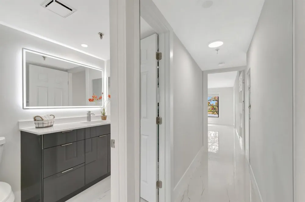 7240 Huntington Lane #202 Delray Beach, FL 33446