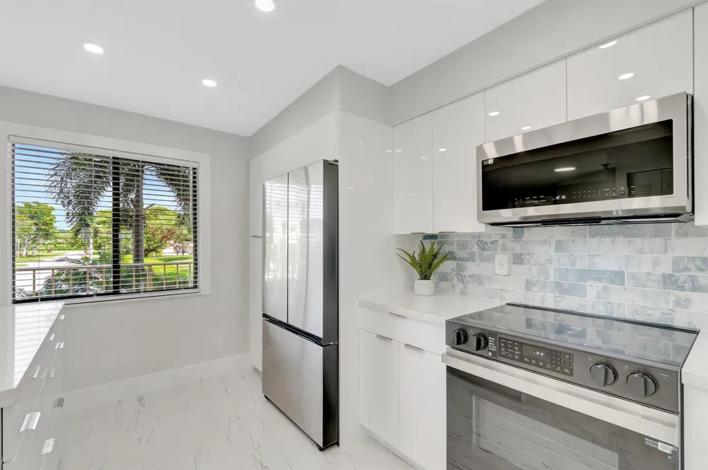 7240 Huntington Lane #202 Delray Beach, FL 33446