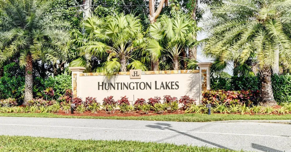 7240 Huntington Lane #202 Delray Beach, FL 33446