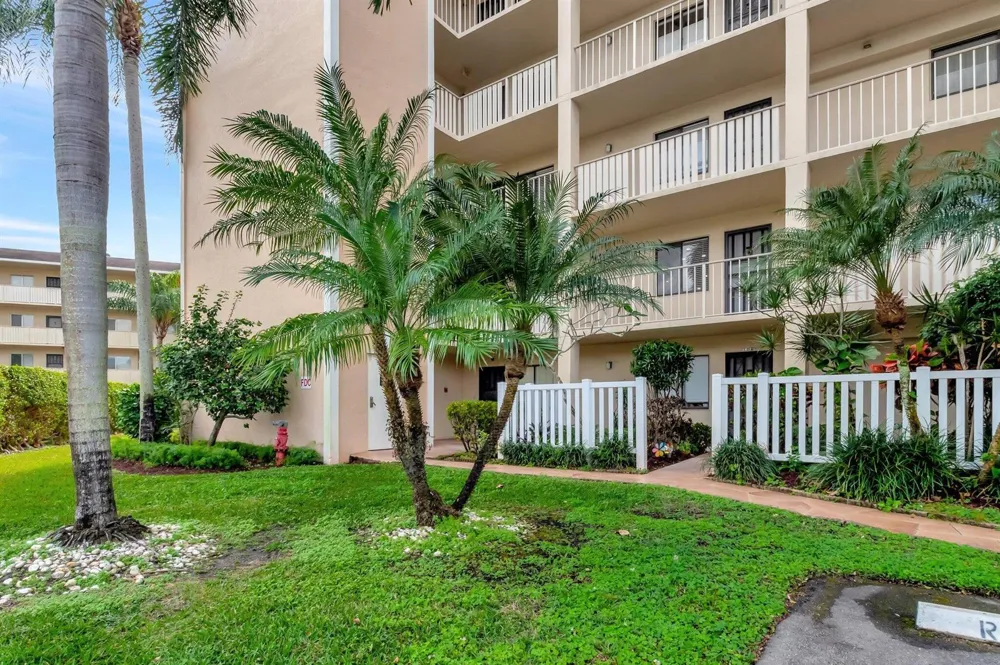 7240 Huntington Lane #202 Delray Beach, FL 33446