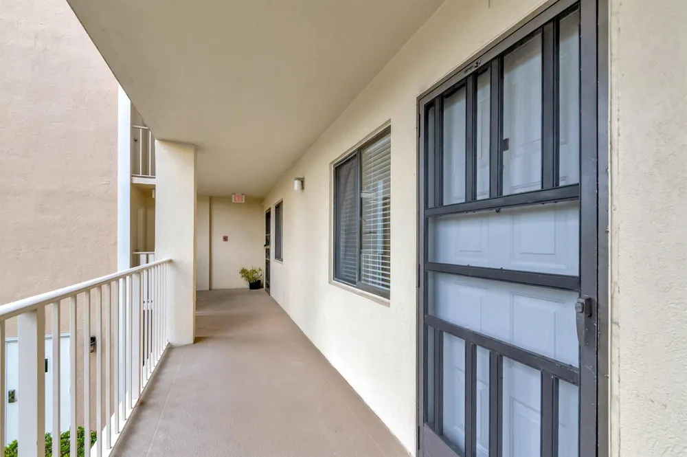 7240 Huntington Lane #202 Delray Beach, FL 33446