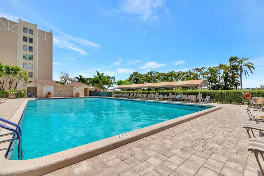 7240 Huntington Lane #202 Delray Beach, FL 33446