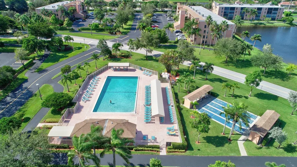 7240 Huntington Lane #202 Delray Beach, FL 33446