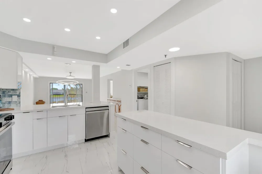 7240 Huntington Lane #202 Delray Beach, FL 33446