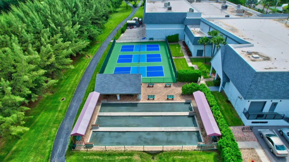 7240 Huntington Lane #202 Delray Beach, FL 33446