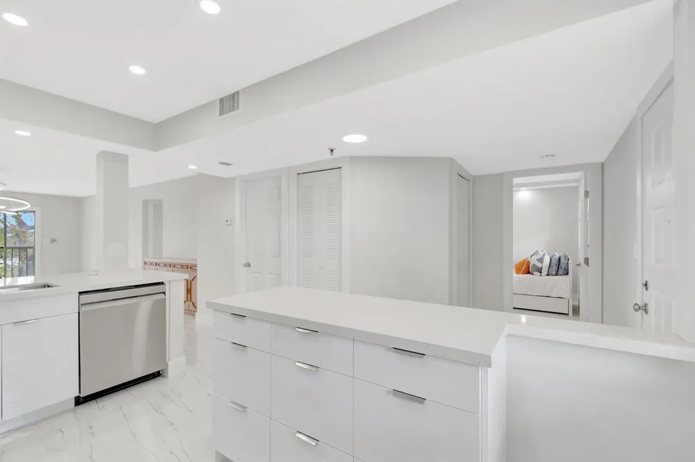 7240 Huntington Lane #202 Delray Beach, FL 33446