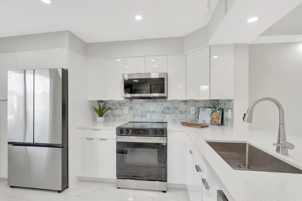 7240 Huntington Lane #202 Delray Beach, FL 33446
