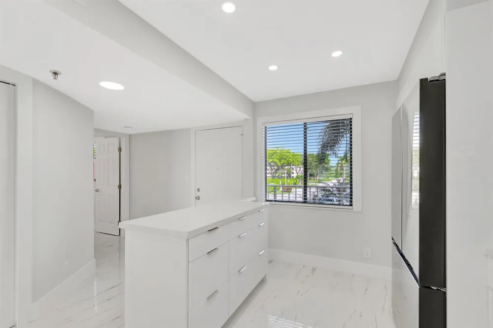 7240 Huntington Lane #202 Delray Beach, FL 33446