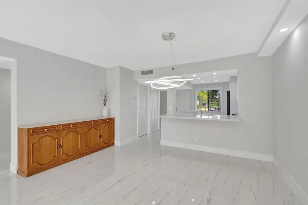 7240 Huntington Lane #202 Delray Beach, FL 33446