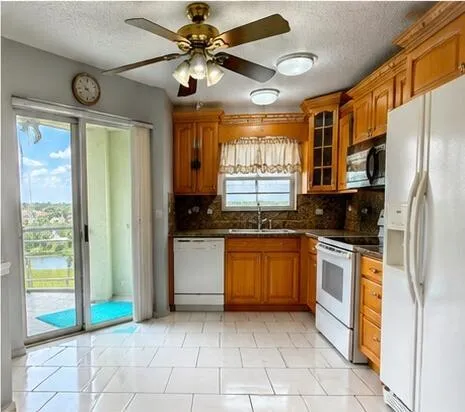 3465 VIA POINCIANA #804 Lake Worth, FL 33467