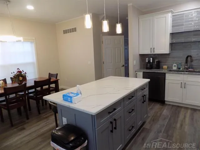 36225 Dominion Circle Sterling Heights City, MI 48310