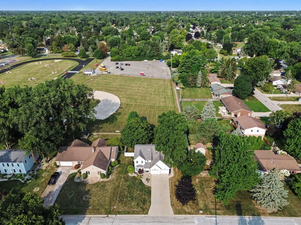 2815 Dunkirk Drive Saginaw Charter Township, MI 48603