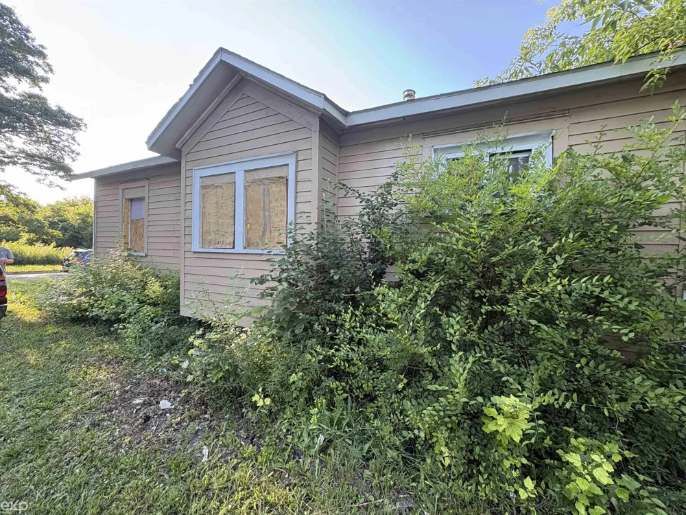 2414 Hazelwood Avenue Saginaw City, MI 48601