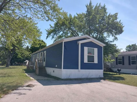 2751 Ray Boulevard