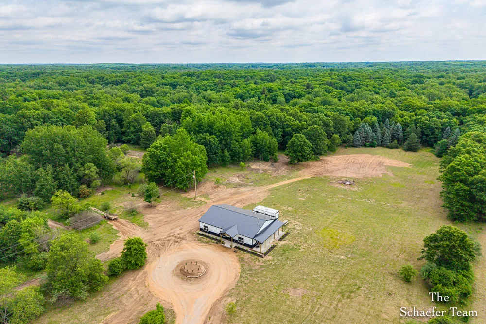 5227 S Johnson Road Greenville, MI 48838