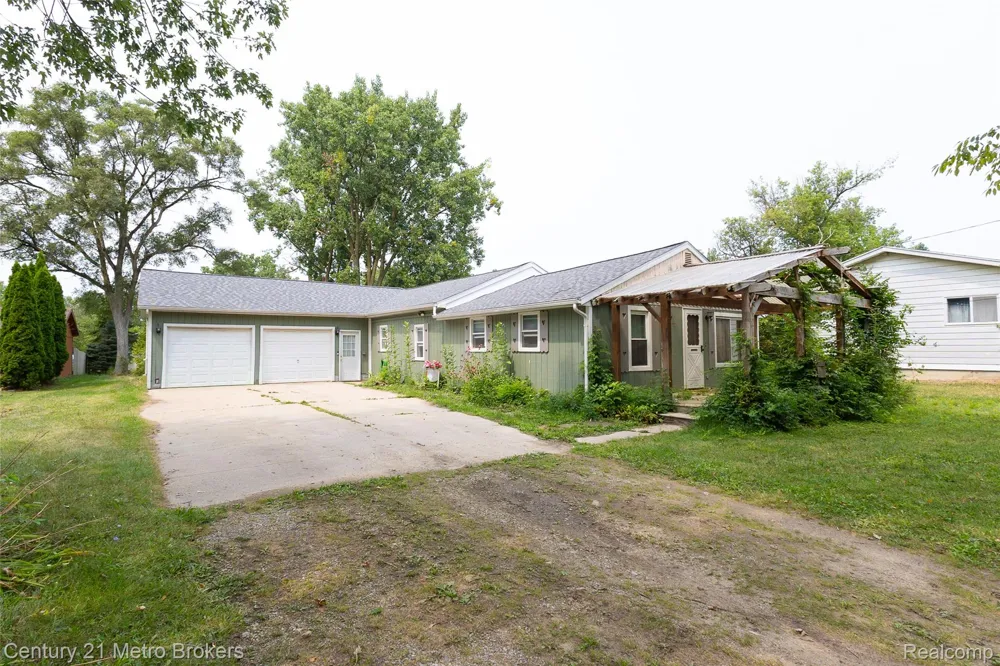 3063 Stockbridge Street Genesee Charter Township, MI 48506