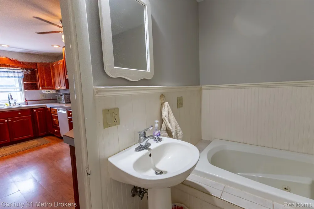 3063 Stockbridge Street Genesee Charter Township, MI 48506