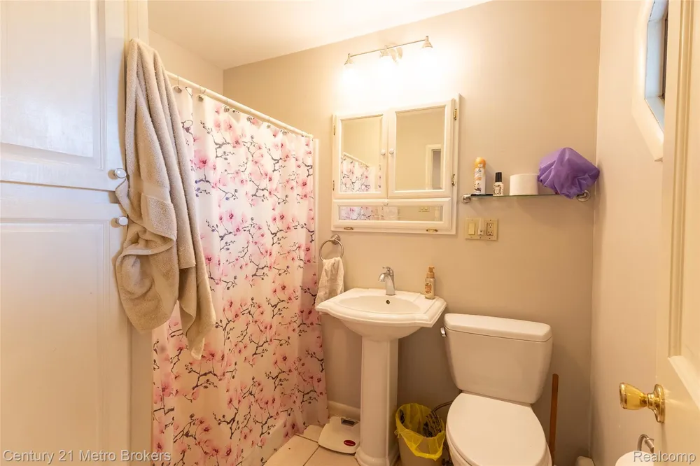 3063 Stockbridge Street Genesee Charter Township, MI 48506