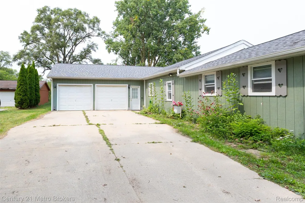 3063 Stockbridge Street Genesee Charter Township, MI 48506