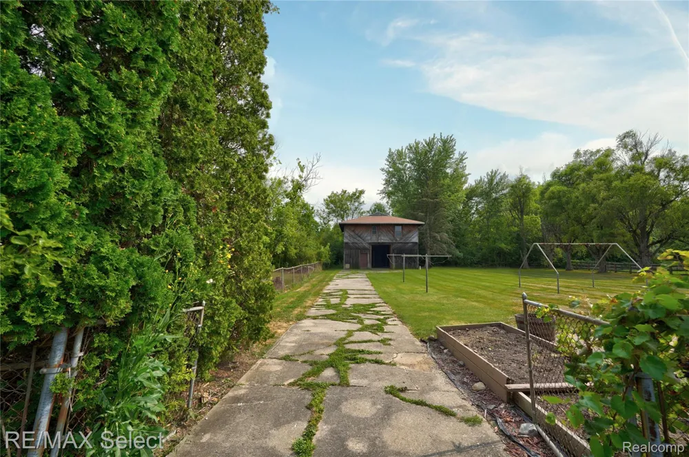 11080 Lapeer Road Davison Township, MI 48423