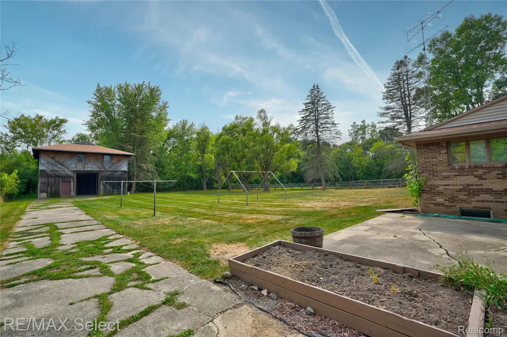 11080 Lapeer Road Davison Township, MI 48423
