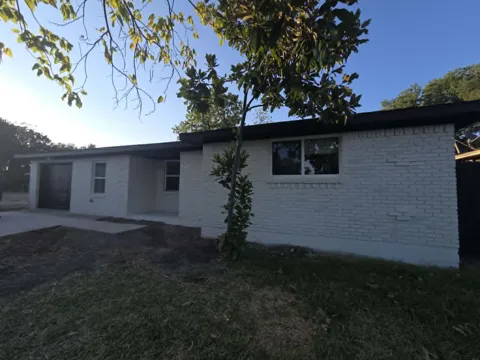 1317 W Bruton