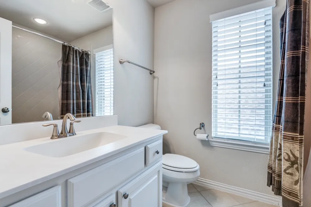813 Warwick Boulevard Lewisville, TX 75056