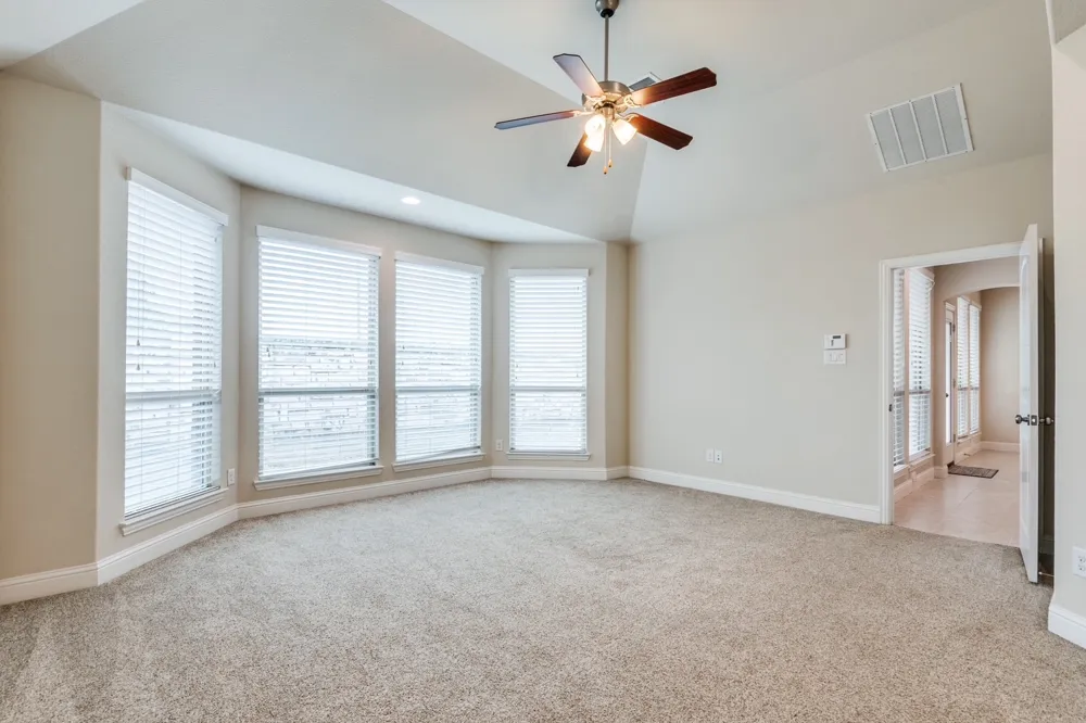 813 Warwick Boulevard Lewisville, TX 75056