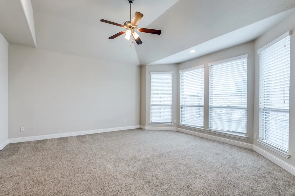 813 Warwick Boulevard Lewisville, TX 75056