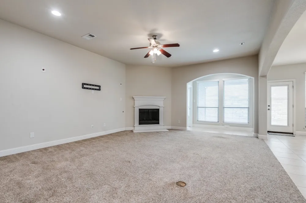 813 Warwick Boulevard Lewisville, TX 75056